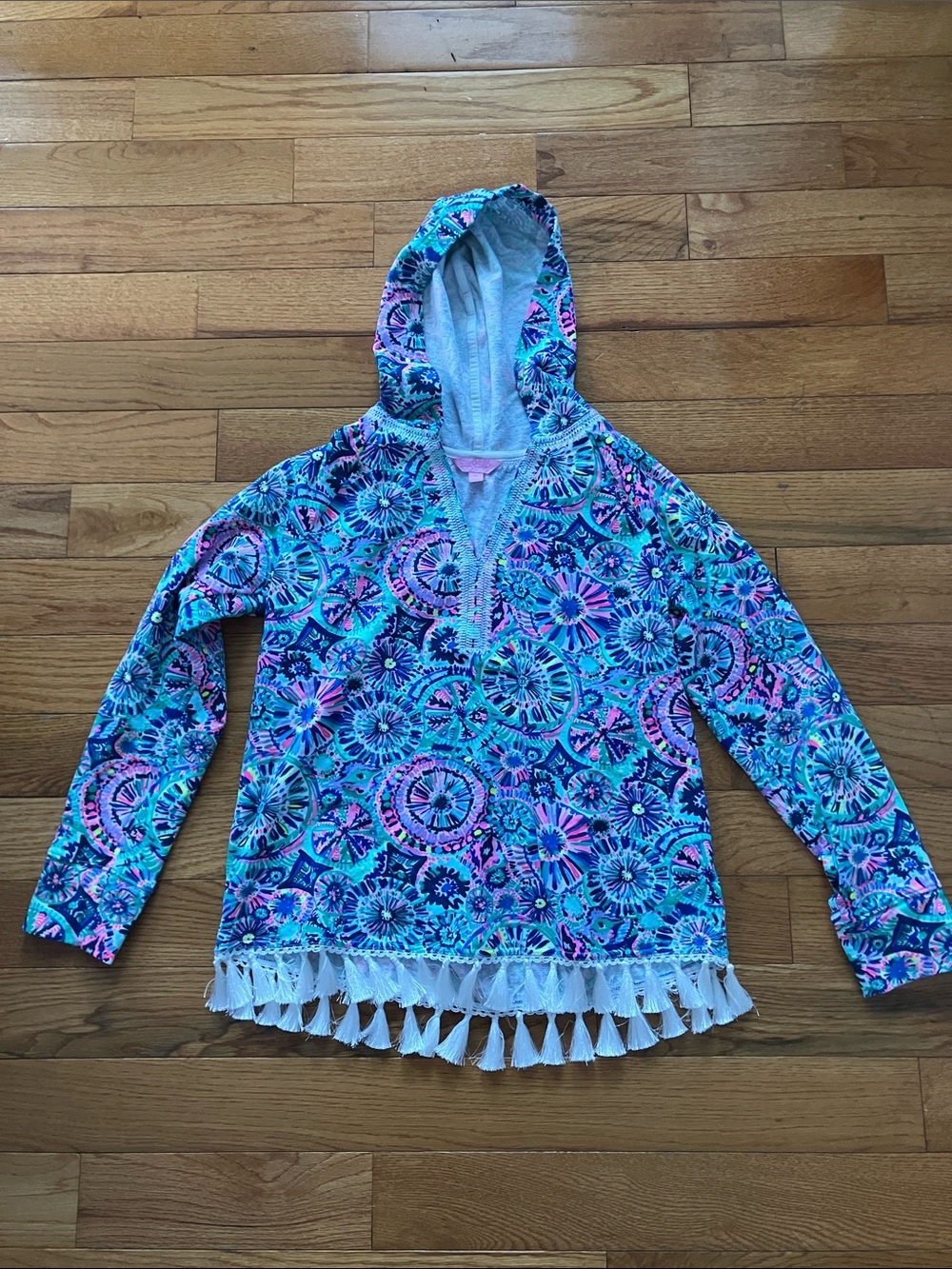 Lilly Pulitzer Women’s Navy and Pink Patterned Pullover with Tassels - Medium